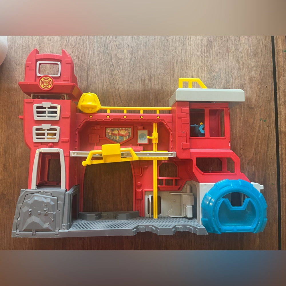 Heroes Transformers Rescue Bots Griffin Rock Firehouse Headquarters